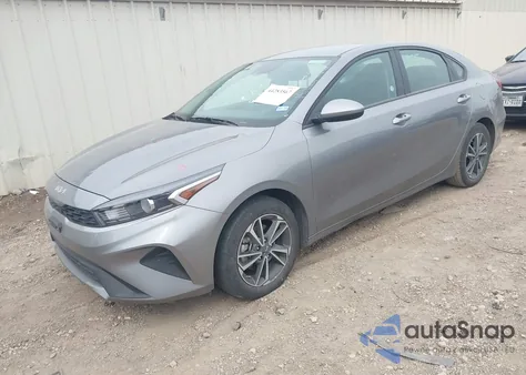 2024 Kia Forte Lxs z USA, uszkodzony, nr VIN 3KPF24AD8RE764471